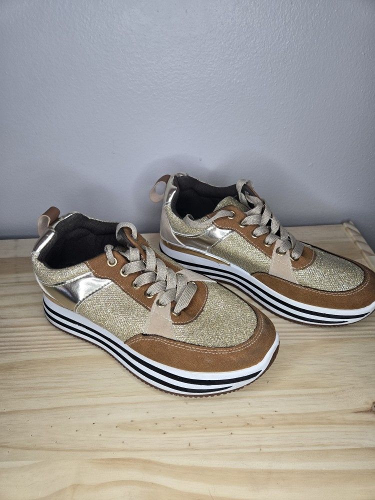 Rogue Helium Gold & Brown Women's Size 8 Shoes