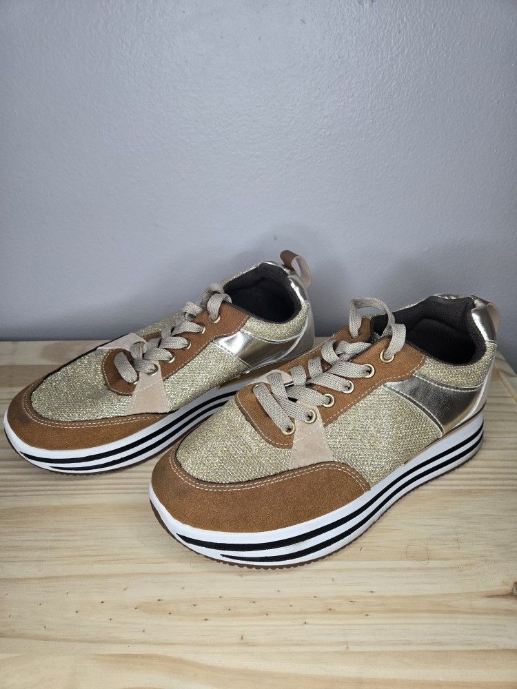 Rogue Helium Gold & Brown Women's Size 8 Shoes