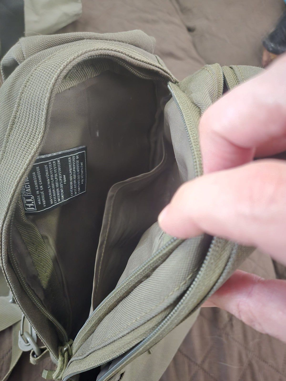 Highland Tactical Men's Green Crossbody Bag Adjustable Strap Zip Pockets