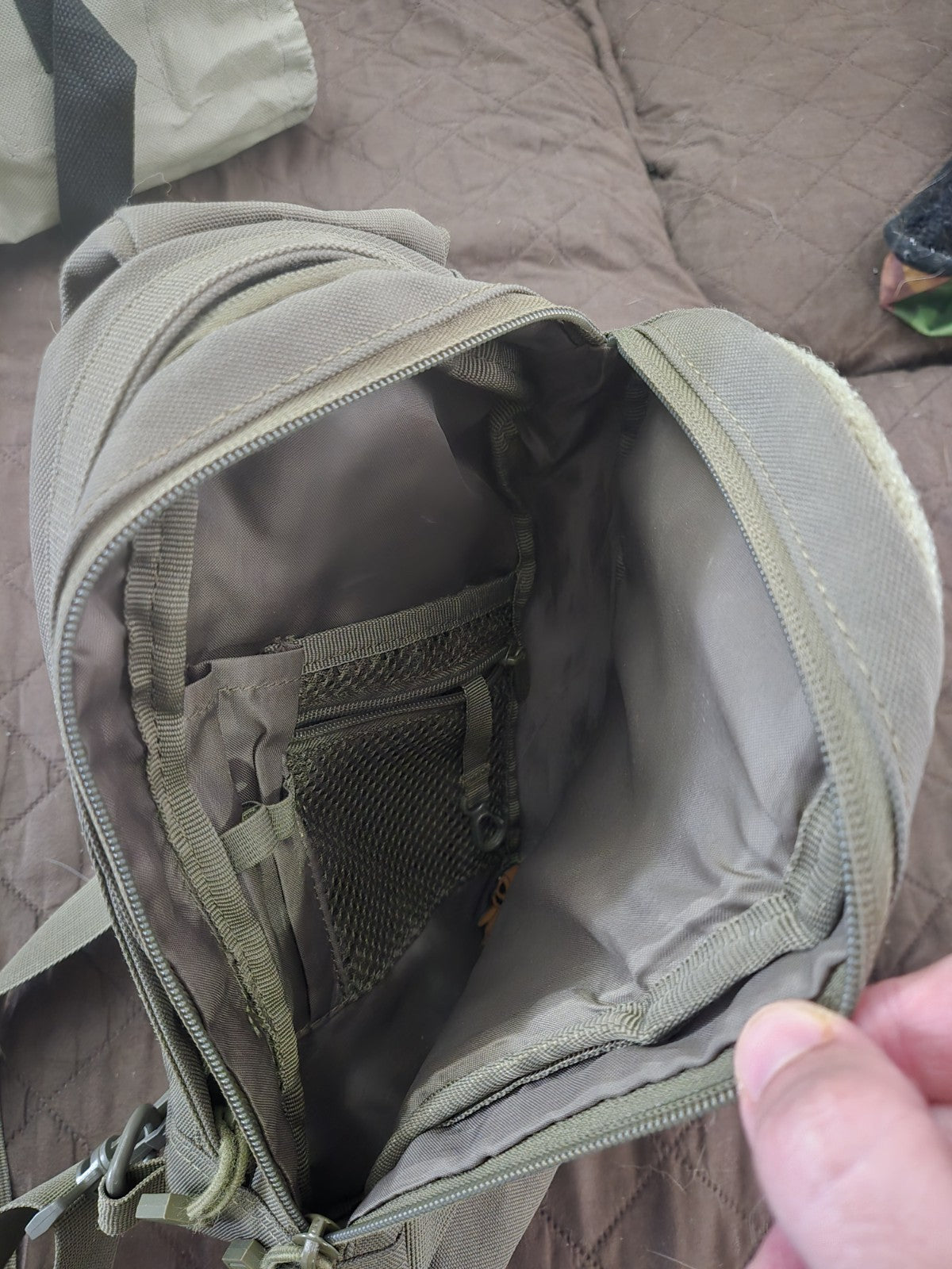 Highland Tactical Men's Green Crossbody Bag Adjustable Strap Zip Pockets