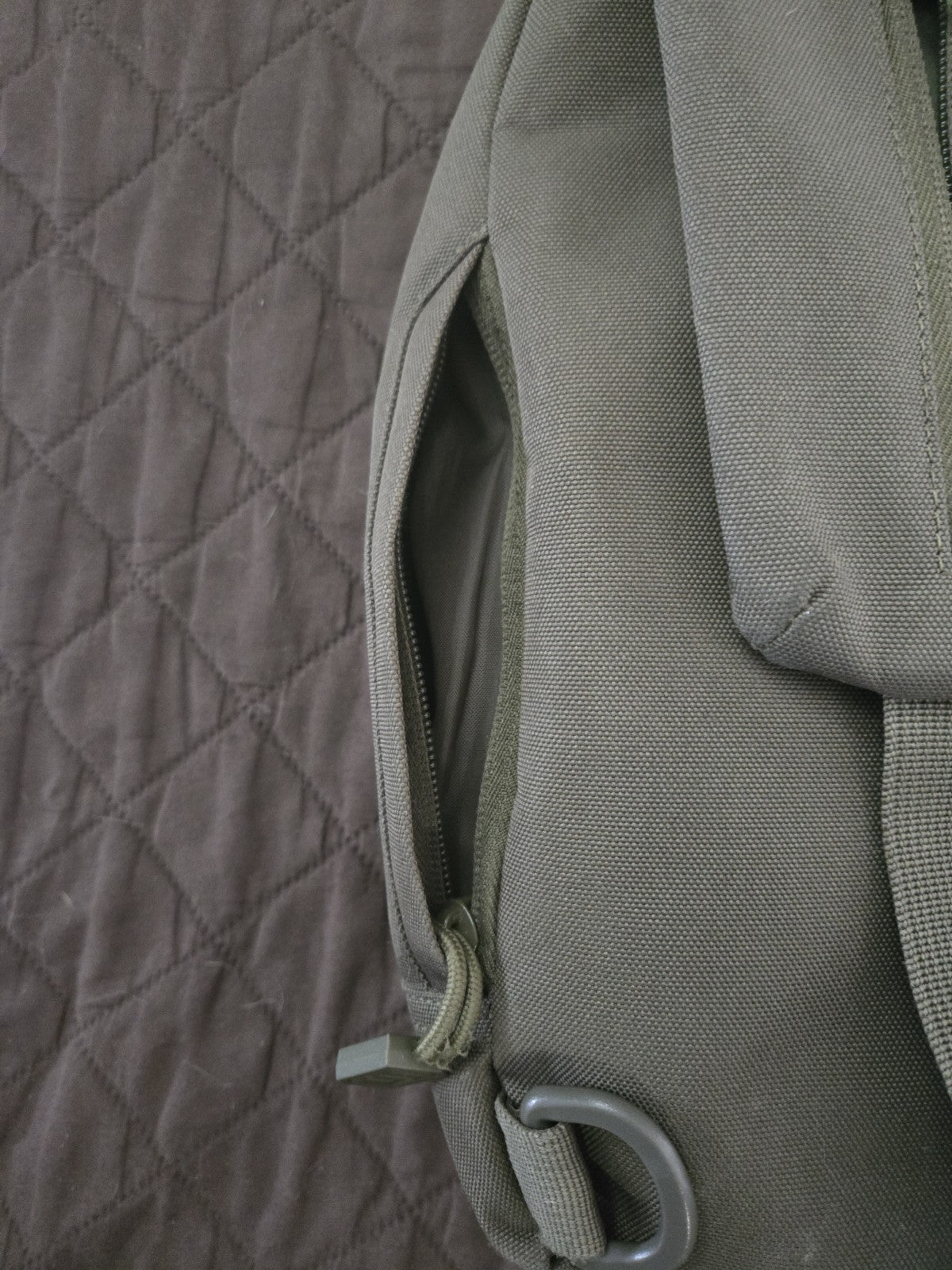 Highland Tactical Men's Green Crossbody Bag Adjustable Strap Zip Pockets